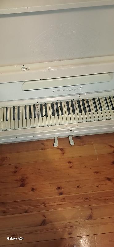 dvd disk satisi: Ağ rəngdə akustik piano – “Романтик” (Romantik) upright model — 2