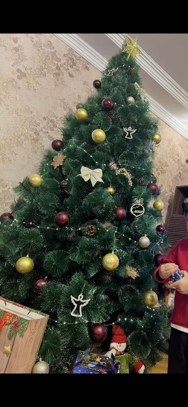 купить комнатные растения: Məhsul: Bəzədilmiş süni Yeni il şam ağacı Təsvir: - Yaşıl rəngli, sıx