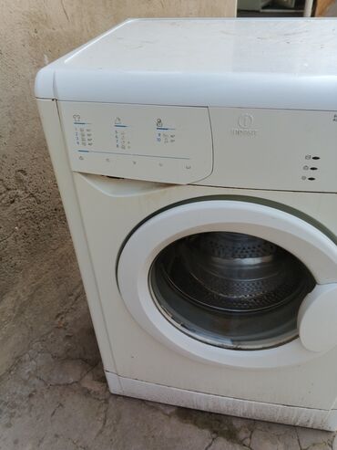 кофеварка промышленная: Стиральная машина Indesit, Б/у, Автомат, До 6 кг