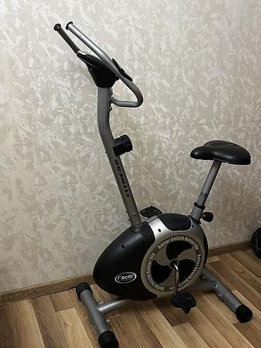 velosiped 2 el: Qaçış velosipedi. Ürek döyüntüsünü ölçürqaçış km göstərir.İdeal — 2