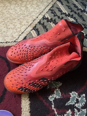 обувь мюли: Футбольные бутсы/сороконожки adidas Predator (линейка без шнурков — 2