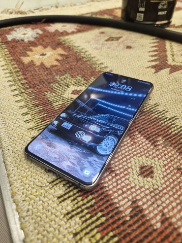 Samsung: Samsung Galaxy S21 5G, 128 GB, rəng - Mavi, Barmaq izi, Simsiz şarj, Face ID