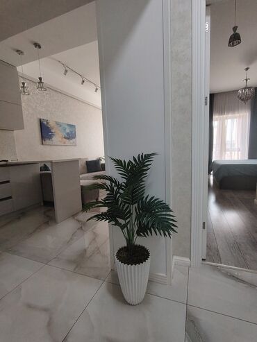 Uzunmüddətli kirayə mənzillər: 2 otaqli menzil kiraye verilir.Yashamaq ucun butun serayet var.Depozit — 10