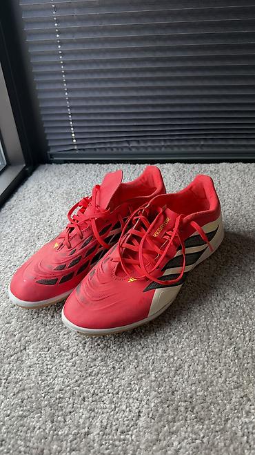 Футзалки Adidas, размер 42,5
Продаю так как мужу не подходит