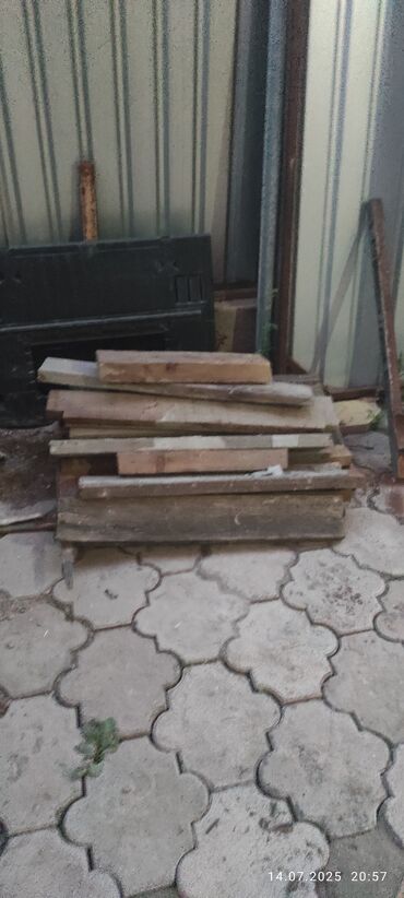 приму женские вещи в дар: Дрова, отдам даром