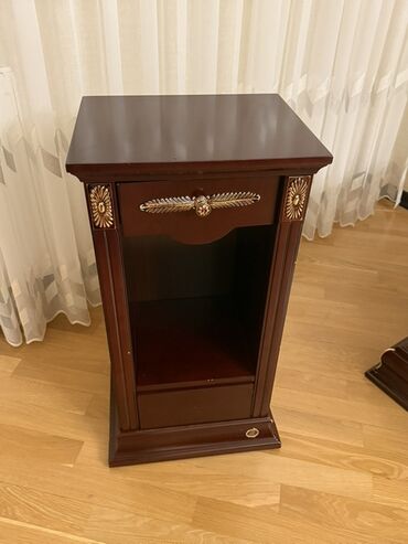 Qonaq otağı dəstləri: İşlənmiş, Jurnal masası, İtaliya — 9