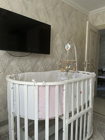stellaj nədir: Ağ rəngdə çoxfunksiyalı uşaq beşiyi - Material: ağ rəngli taxta — 1