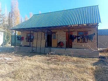 Продажа коттеджей и домов: Продаётся домовладение с участком. - Два отдельно стоящих жилых дома — 2