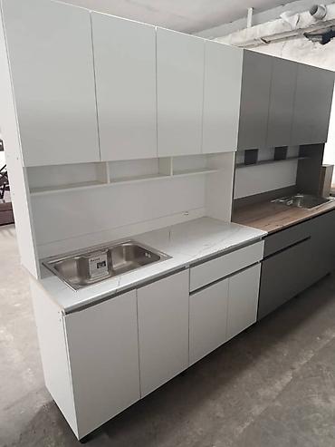 silver kitchen: Кухонный гарнитур современного дизайна с двумя рабочими зонами и — 1