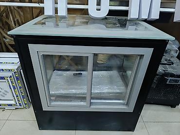 ickiler: Soyuduculu vitrin tipli piştaxta təqdim olunur. Məhsul qara korpuslu — 2