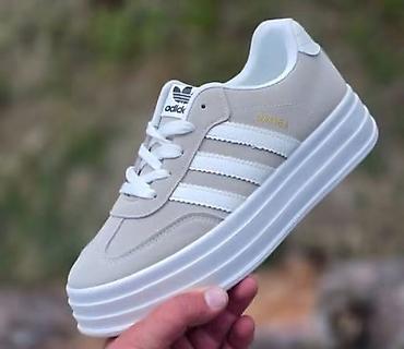 Patike: Razni modeli
Cena 3200 dinara 
Br 36-41




j5 — 5