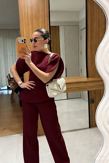 Kompleti: ✅Ženski dvodelni komplet – elegantna bluza i pantalone ✅3000 din S M — 1