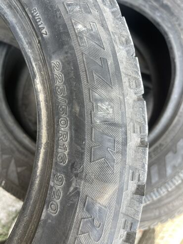 зимний резина 15: Шины 225 / 50 / R 16, Зима, Б/у, 1 шт, Легковые, Япония, Bridgestone