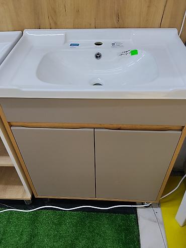 silver kitchen: Тумба с умывальником для ванной комнаты. - Встроенная керамическая — 1