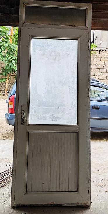 Plastik (PVC) giriş qapısı - Material: ağ rəngli PVC profil - Dizayn