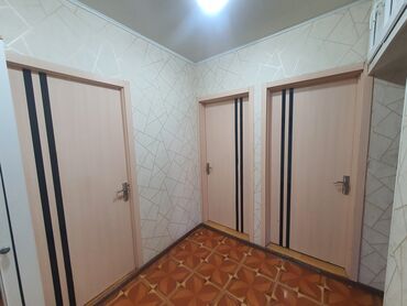 Jalüz qapılar: Otaq Qapıları Satılır. 3 ədəddir Plintusu və zamokları ilə bir yerdə