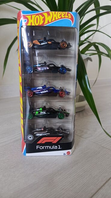 oyuncaq gitara: Hotwheels original F1 24