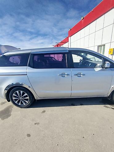elantra 2016: Kia Carnival: 2.2 l | 2016 il Van/Minivan — 9
