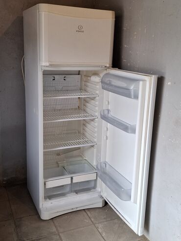 çinar soyuducuları: 2 qapılı Indesit Soyuducu Satılır, rəng - Ağ