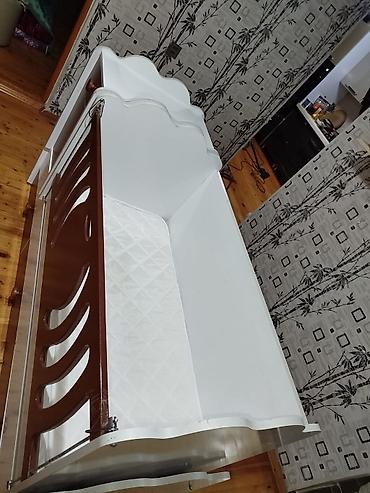 transformer masalar: Oğlan və qız üçün, İşlənmiş, Dördbucaq, Beşik, Dəstsiz, Matras ilə, Yellənmə mexanizmsiz — 1