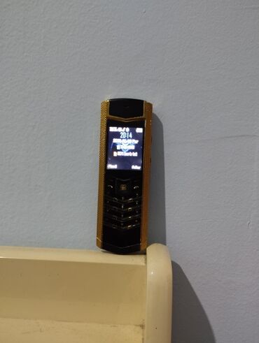 50 azn telefonlar: Vertu Signature Touch