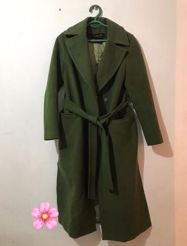 часы fossil: Женское пальто-халат, цвет оливково‑зеленый. - Длина миди ниже колена