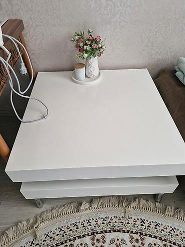 Ev və bağ: Jurnalniy stol satilir 250 alinib embavuddan
100 satiram tecili — 2