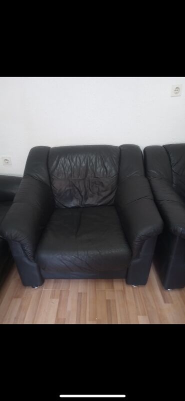 kauci krusevac cena: Three-seat sofas, Leather, color - Black, Used