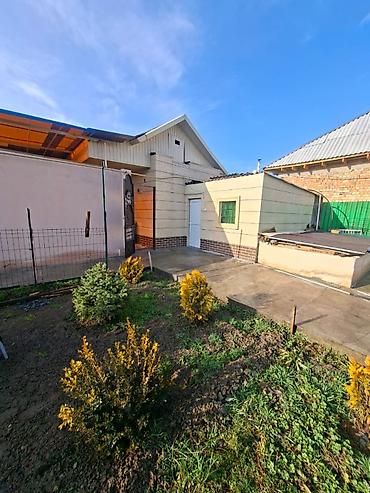 Продажа коттеджей и домов: Срочно продается отличный дом в селе Восток Площадь 74 кв.м. Жилых — 19