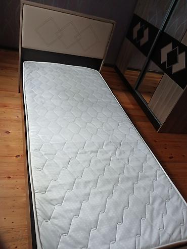 tek neferlik taxt: Tək nəfərlik çarpayı və döşək dəsti - Ölçü: təxmini 90x190 sm (tək — 5