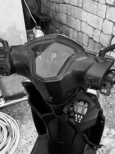 skoda minivan: Salam ELIM YANDI qiymete satilir elekdirikli moped az surulub ideal — 4