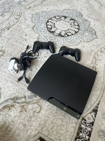 адаптер ethernet: Игровая приставка Sony PlayStation 3 в черном цвете. В комплект входят