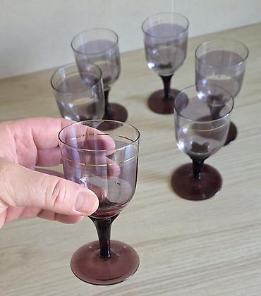dim staklo: Set od 6 vinskih čaša sa postoljem u tamno-ljubičastoj/šljivastoj — 2