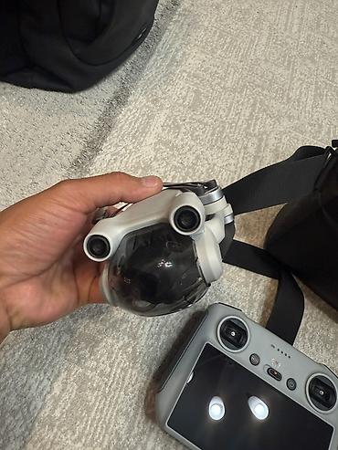 Квадрокоптер DJI с пультом DJI RC (встроенный экран) Комплект: - Дрон at lalafo.kg Квадрокоптер DJI с пультом DJI RC (встроенный экран) Комплект: - Дрон