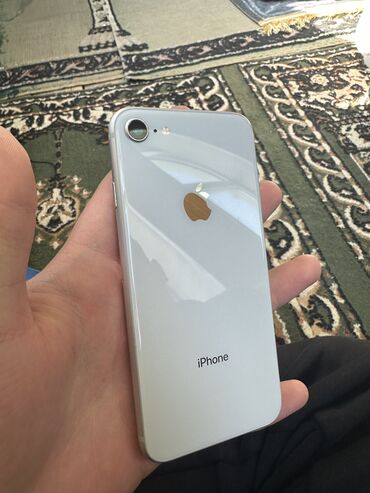 8 айфон: IPhone 8, Б/у, 64 ГБ, White Titanium, Чехол, 100 %