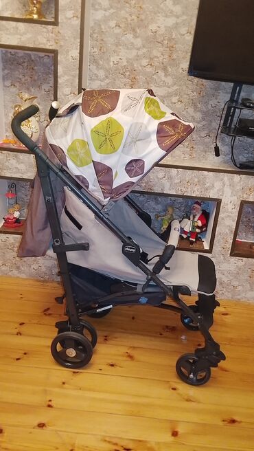 Gəzinti arabaları: Klassik gəzinti arabası, Chicco, İşlənmiş, Yaş: 30 ay, Ünvandan götürmə, Ödənişli çatdırılma