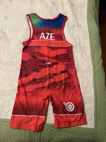 велюровые мужские спортивные костюмы: Güləş trikosi yenidir 1,2 dəfə geyinilib ancağ bir cə dəfə yarışa