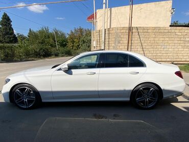 Mercedes-Benz: Mercedes-Benz E-Class: 2 l | 2016 il Sedan — 11