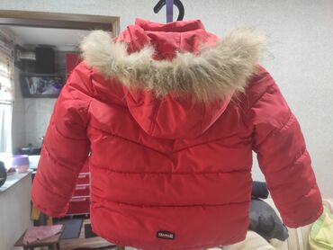куртка зима детская: Продаются зимние куртки на 3-4 года. 400с. Куртка хаки подойдёт