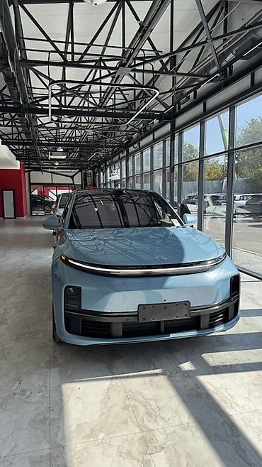 Lixiang: Lixiang L7: 2025 г., 1.5 л, Автомат, Гибрид, Кроссовер — 1