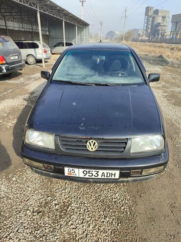 Volkswagen: Volkswagen Vento: 1993 г., 1.8 л, Механика, Бензин, Седан