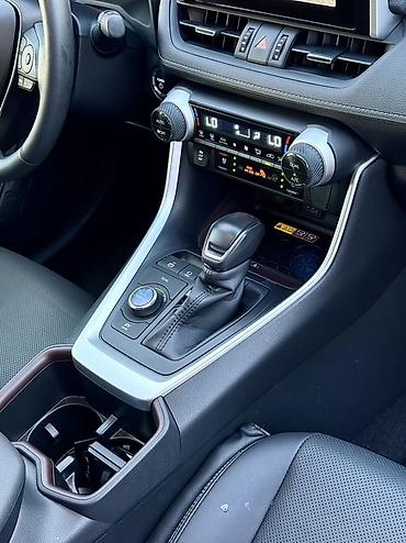приборка: Toyota RAV4: 2023 г., 2 л, Вариатор, Бензин, Кроссовер — 8