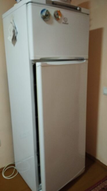 лабо холодильник: Муздаткыч Indesit, Оңдоо талап кылынат, Эки камералуу