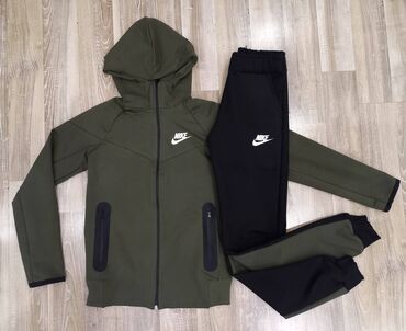 original nike tech fleece: Nike ženska trenerka

Novo
Pamuk
Veličine xs s m l