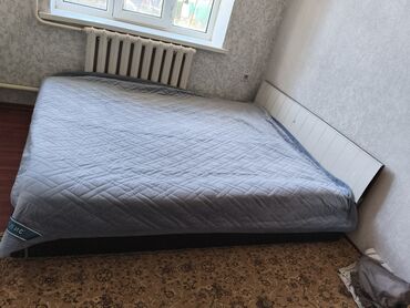 кровать двуспалка: Двуспальная кровать, Б/у, С матрасом, Дерево, длина - 2 см