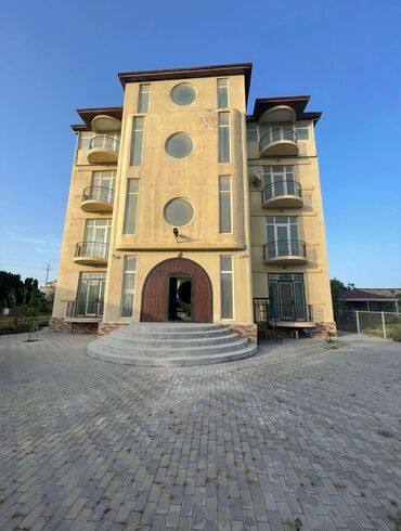 Saray 12 otaq, 745 kv. m, Yeni təmirli