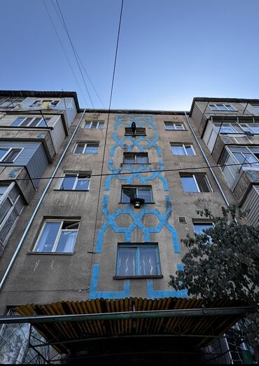 элитный дом ош: 1 бөлмө, 30 кв. м, Жеке план, 3 кабат, Эски ремонт