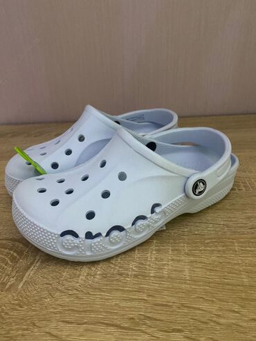 Женская обувь: Crocs оригинал 
Размер 36-37
Новые