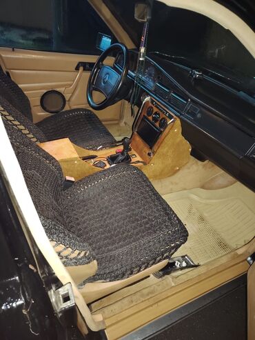 Mercedes-Benz: Mercedes-Benz 190: 2 l | 1990 il Sedan — 8