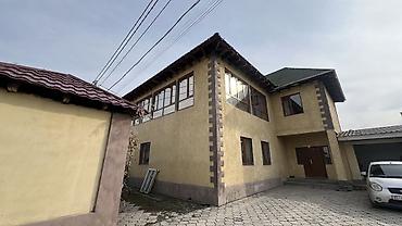 Продажа коттеджей и домов: Продается просторный двухэтажный дом с большим двором и — 1